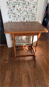 Small side table with a four stretcher base