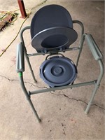 Portable bed pan chair