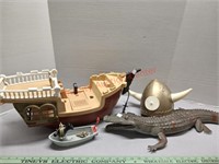 Dor Mei alligator, Fisher Price ship, small