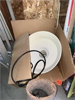 Outdoor Metal Fixture w/Bulb