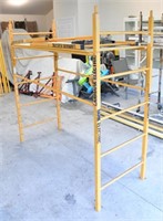 Perry rolling scaffolding, guardrail bar