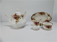 ROYAL ALBERT "OLD COUNTRY ROSES" TEA POT, CR/SUG