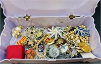 Lot Of Vintage Brooches, Jewelry, Pendants &