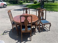 Queen Anne Table, 2 Leaves, 7 Velvet Chairs