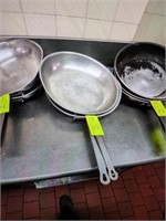 LARGE FRYING PANS