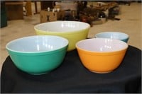 Set of 4 Pyrex Nesting Bowls
