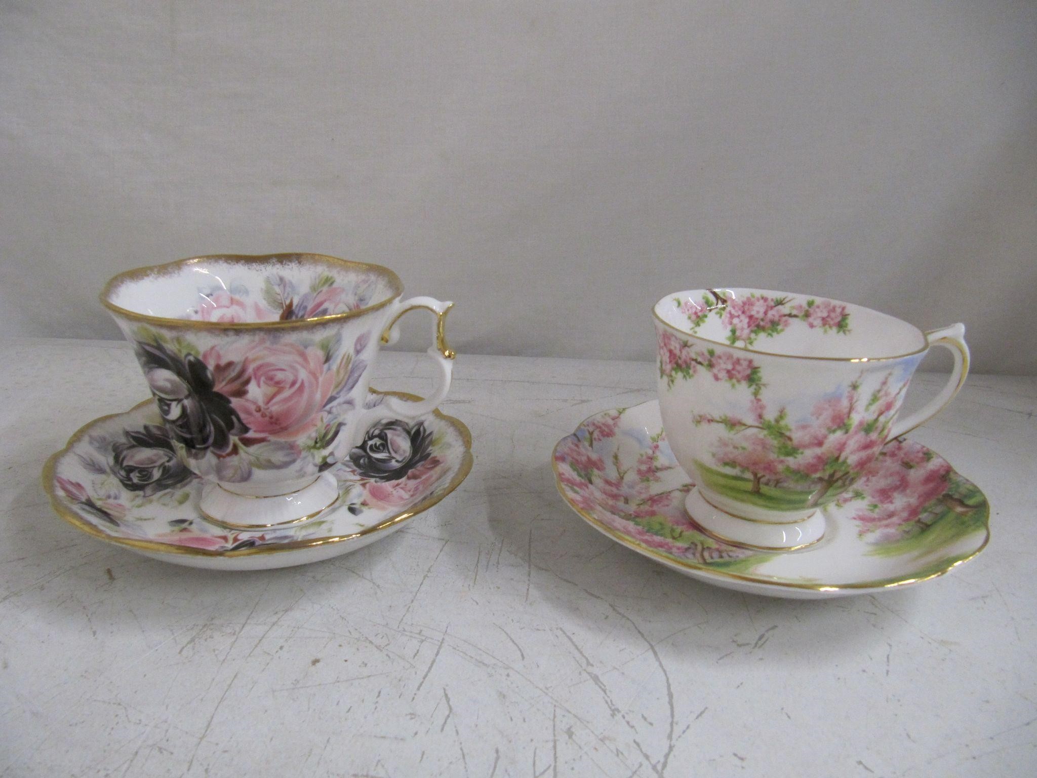 2 ROYAL ALBERT