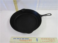 Cast Iron Frying Pan with Heat Ring