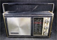 Magnavox A M F M Portable 10 Transistor Radio