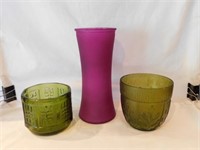 12 glass vases, tallest 10" - 2 green glass