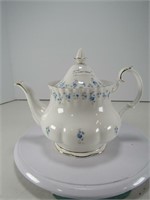 ROYAL ALBERT "MEMORY LANE" 7" TEA POT