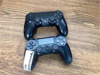 2 PLAY STATION 4 CONTROLLERS