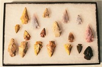 lot of 18 arrowheads