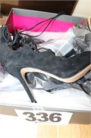 Vince Camuto Black Suede Heels (Size 7)