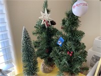 3 CHRISTMAS TREES & RESORTS WORLD ORNAMENT