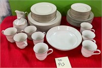 N - 40 PIECES ROYAL LIMITED DISHWARE (F13)