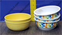 5 Plastic Kids Bowls