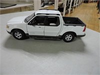 Diecast Ford Explorer 1:18 Scale