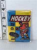 1983 Opeechee hockey card pack