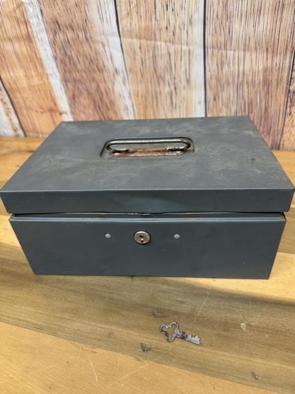 Metal Cash Box w/ Key
