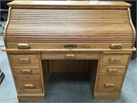 Beautiful Solid Oak Roll-Top Desk With Key