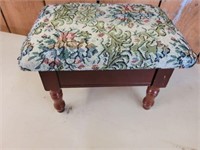 UPHOLSTERED COVERED STORAGE FOOTSTOOL