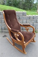 CHIC COMFY ROCKING CHAIR
