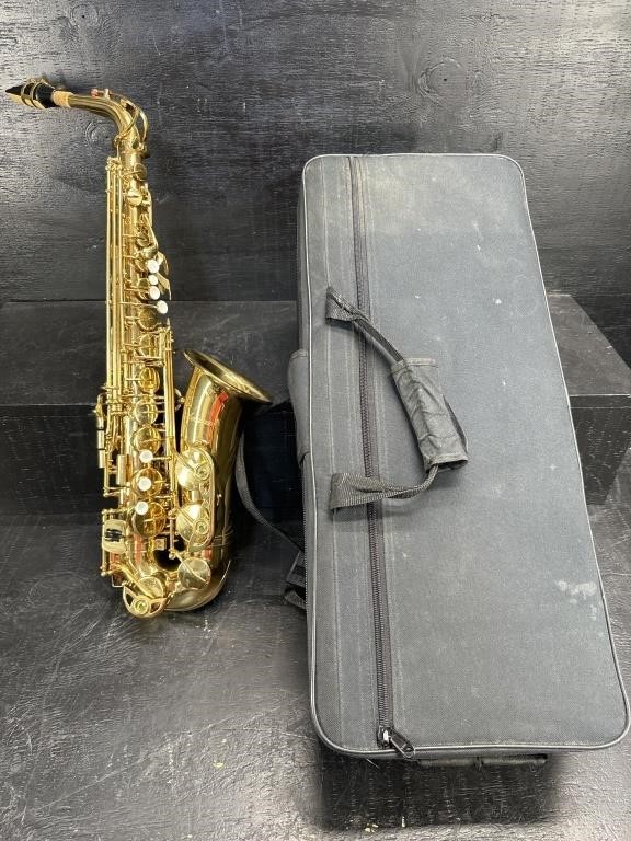 VINTAGE ANAXA SAXAPHONE WITH CASE