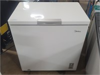 Midea - 7.0 Cu Ft White Chest Freezer