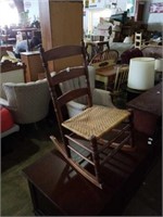 Rocking chair. 33x25x19.