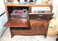 Vintage RCA Cabinet Radio/Phonograph
