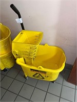 Mop Bucket With Ringer