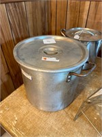 canning pot w/lid- larger