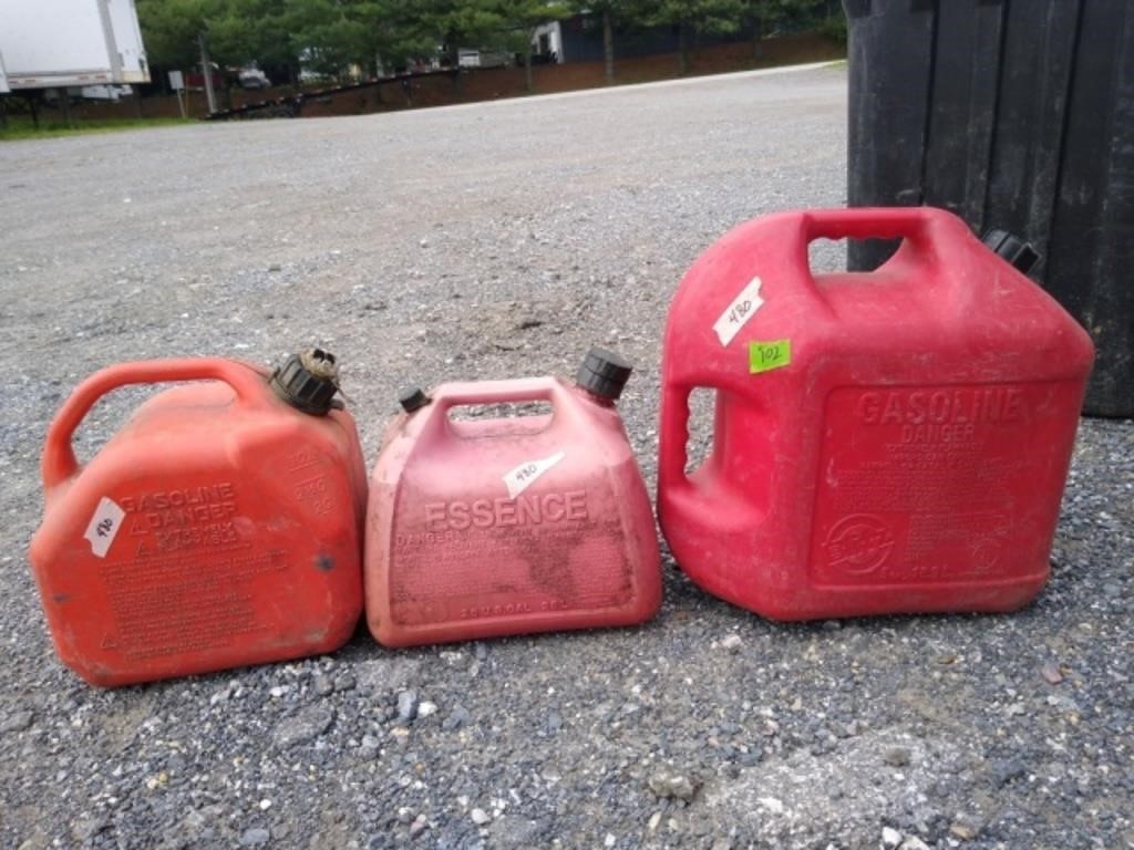 3 Mixed Sized Gas cans