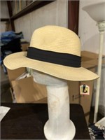NWT LADIES TAN HAT ONE SIZE