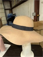 LADIES TAN HAT