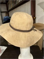 LADIES TAN HAT ONE SIZE