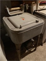 1925 Maytag washer machine
