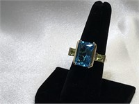 14k Blue Topaz And Peridot Ring