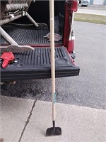 Flat lawn edger/ long handle scraper
