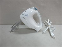 HAMILTON BEACH HAND MIXER