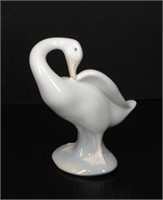 Lladro 4553 Duck/Goose Preening