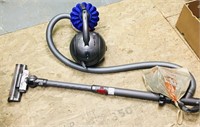 Dyson DC 37 Vacuum Cleaner & Attachments