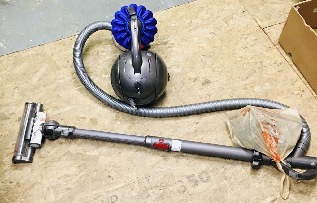 Dyson DC 37 Vacuum Cleaner & Attachments