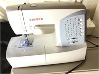 Singer 7422 Electric Sewing Machine W/Case Works