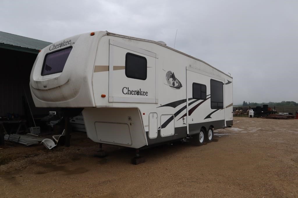 Cherokee 5th Wheel Camper