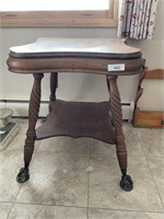 ANTIQUE CLAWFOOT TABLE