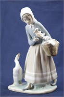 LLADRO Girl w/ Ducks in Basket Figurine