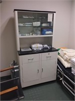 Cabinet* médical vintage en métal 63x33x18po