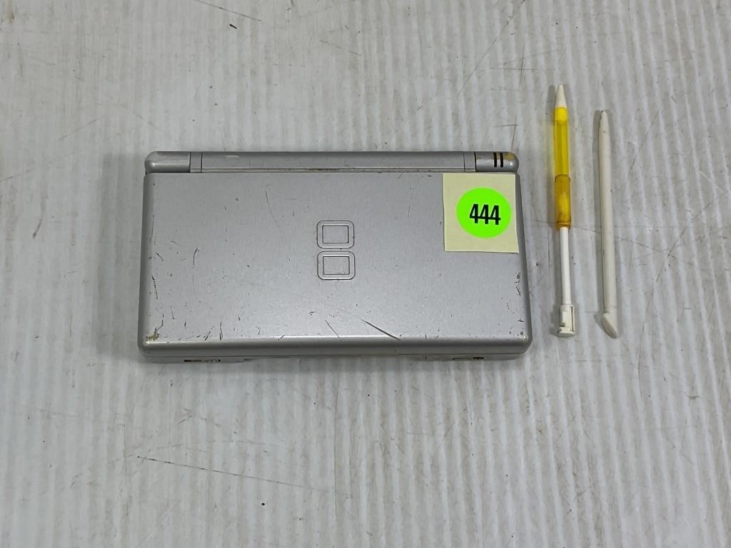 SILVER NINTENDO DS LITE WITH 2 STYLUSES - TESTED